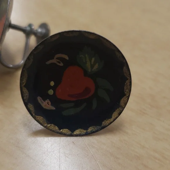 Hand Painted Vintage Screw Back Earrings with Strawberries and Gold on the Edges - Picture 7 of 12